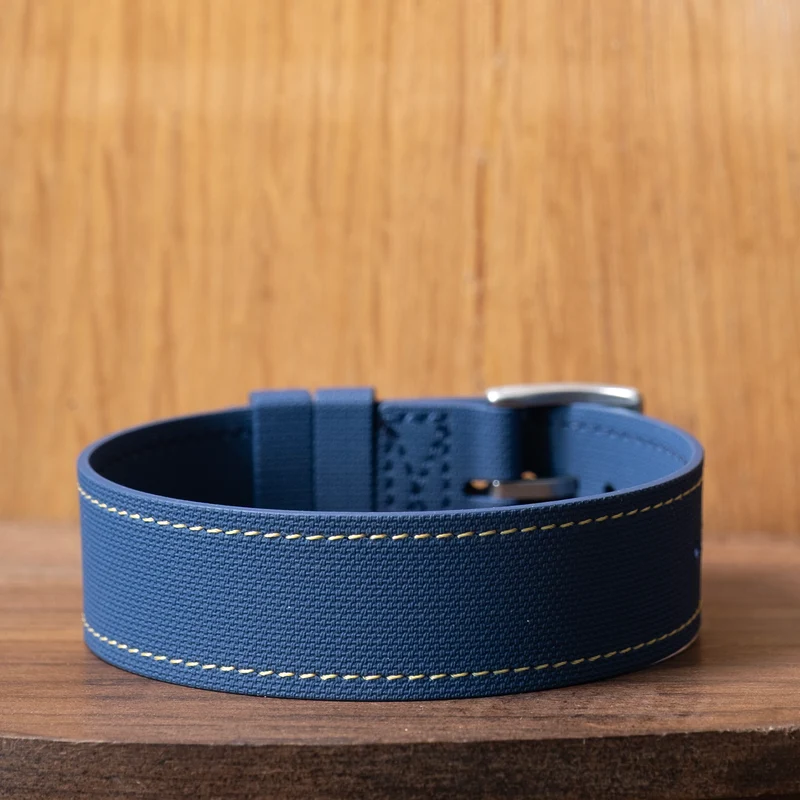 Bracelet une pièce fkm rubber bleu couture jaune