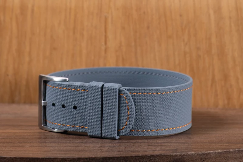 Bracelet une pièce fkm rubber gris couture orange