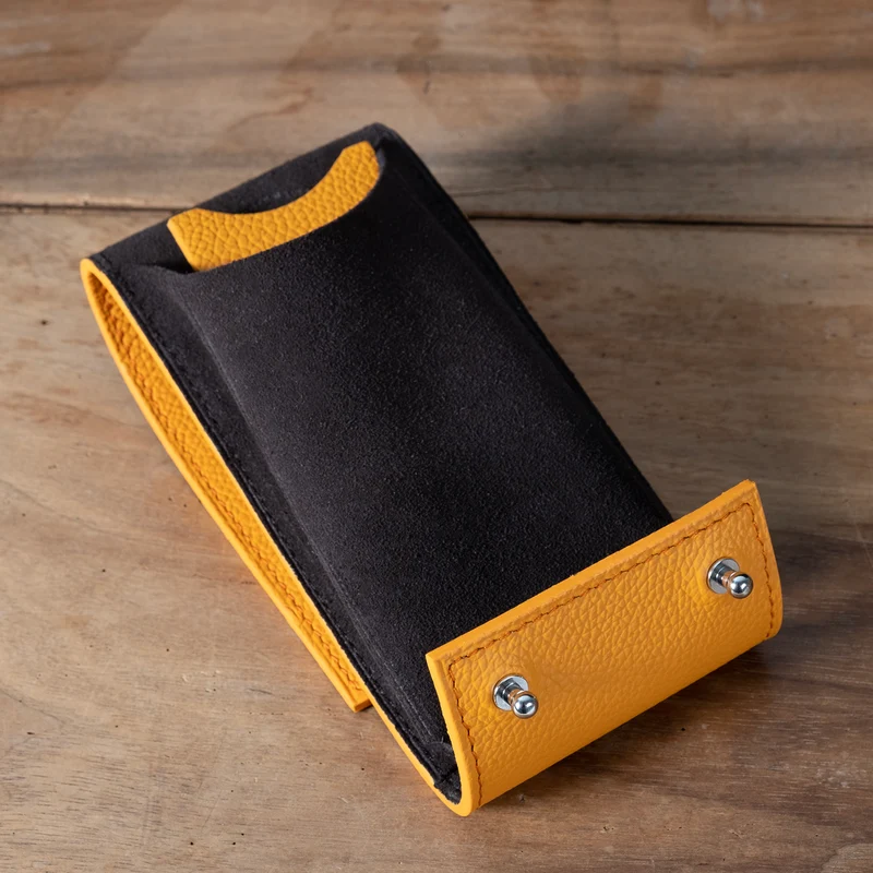 Etui une montre orange