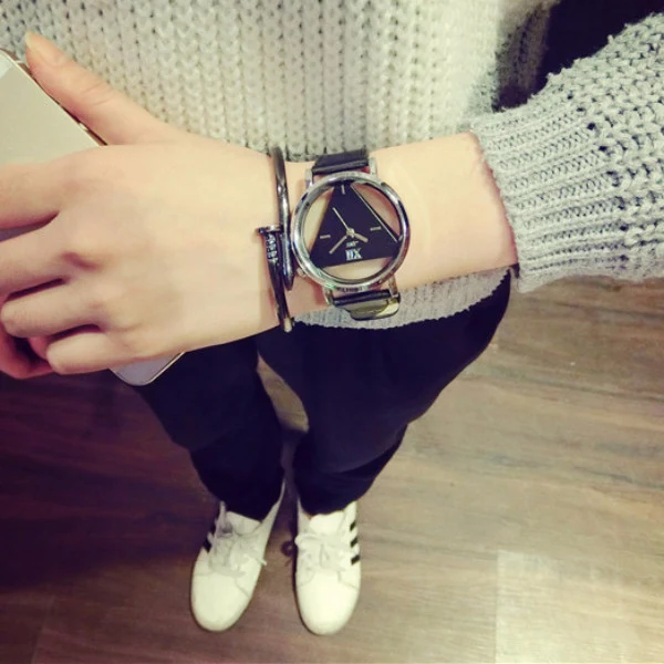 MONTRE TRIANGLE (2 COULEURS)