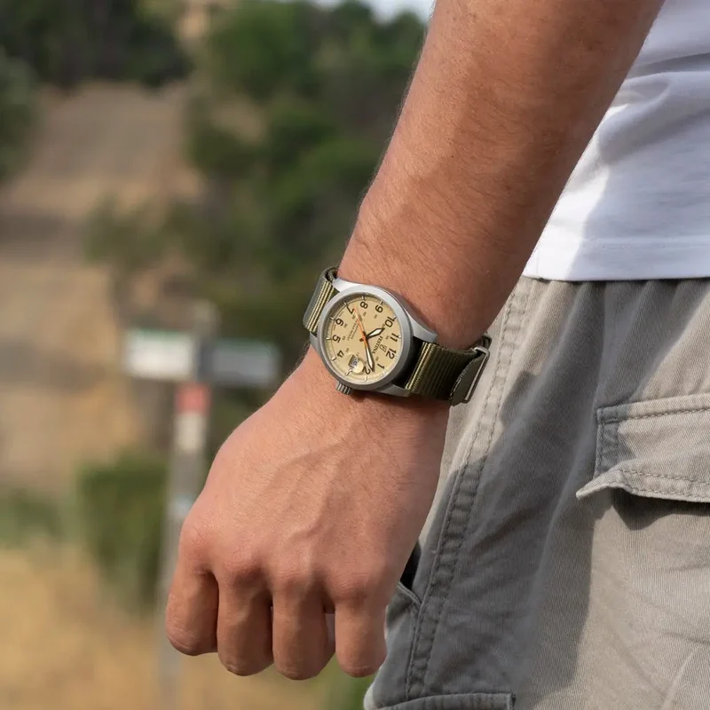 Montre Festina Suisse Field F20082_1
