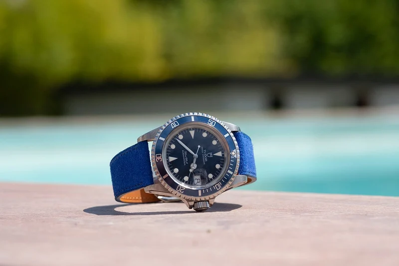 Bracelet suède bleu éléctrique