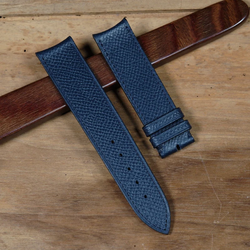 Bracelet bleu marine grainé courbe