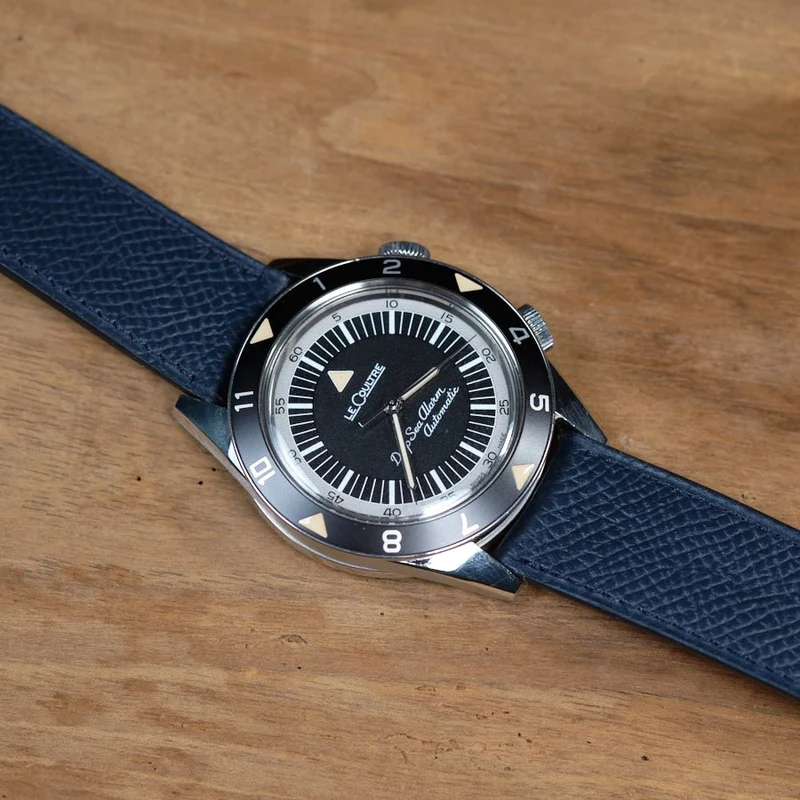 Bracelet bleu marine grainé courbe